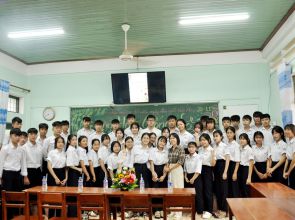 Sáng Tạo Không Giới Hạn: Khối 11 THPT Lý Tự Trọng Viết Tiếp Truyền Thống Tri Ân Ngày 20/11