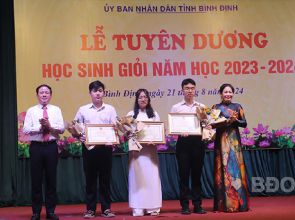 UBND tỉnh tuyên dương 118 học sinh giỏi năm học 2023 – 2024