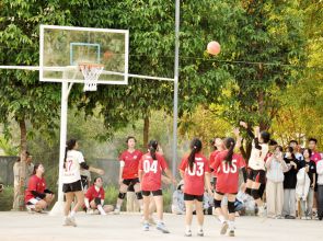 Khi những đôi giày bay lên – Giải Bóng rổ kỷ niệm 26 năm thành lập trường THPT Lý Tự Trọng chính thức bùng nổ!