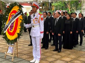 Đoàn lãnh đạo tỉnh Bình Định viếng Tổng Bí thư Nguyễn Phú Trọng